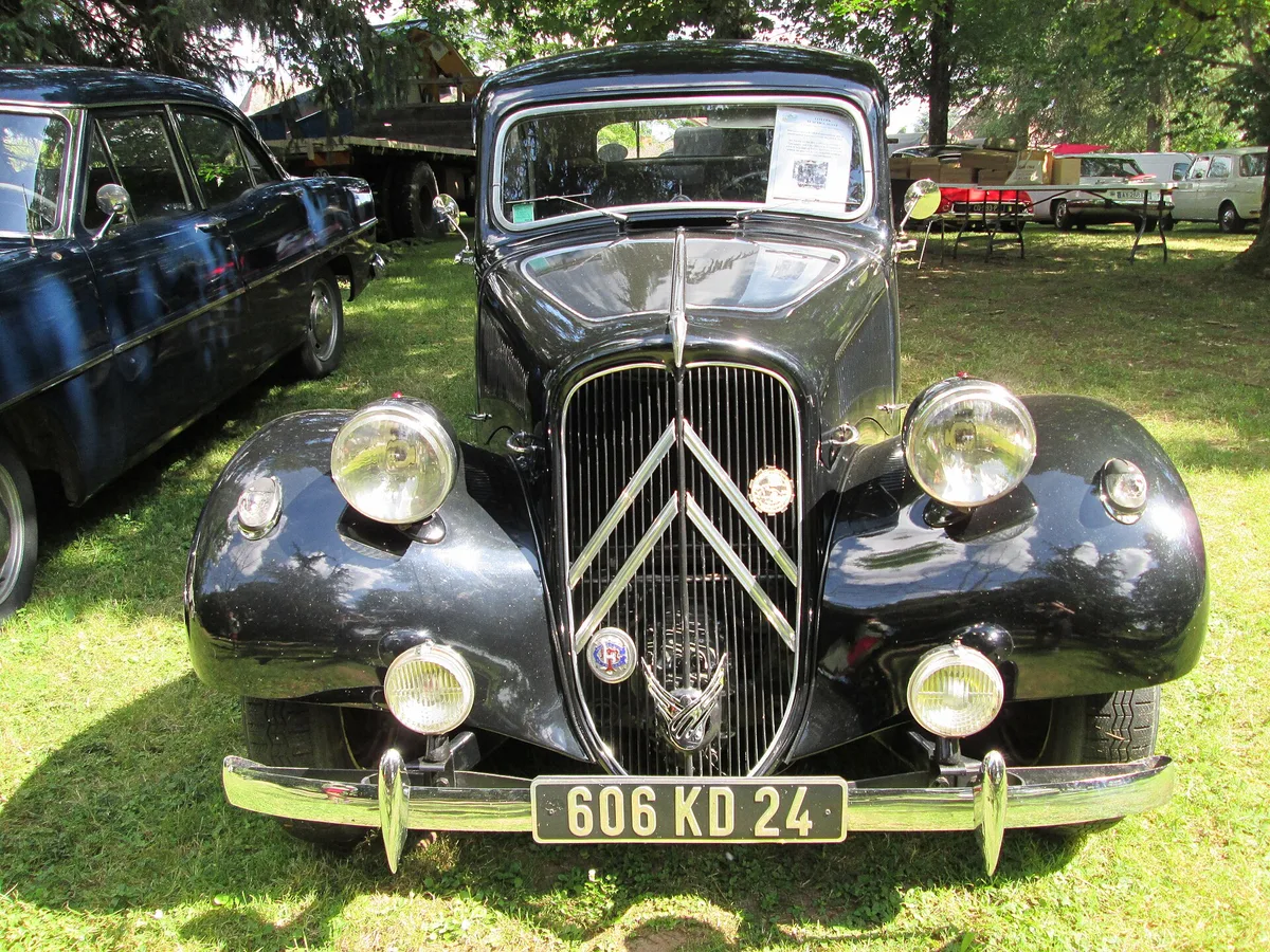 C'est dans un véhicule de ce type, une Citroën Traction Avant, que Jean Hobé fut emmené de force en avril 1941.