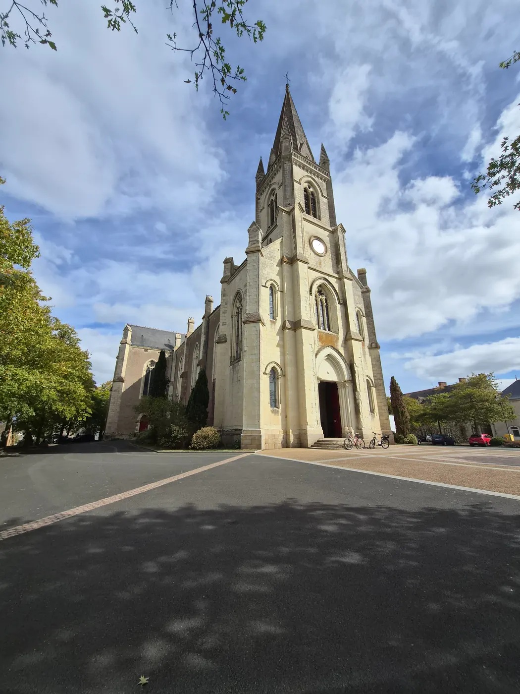 Dimanche 20 septembre : la façade de l'église Saint-Pierre-et-Saint-Paul, ouverte de 14 h à 18 h.