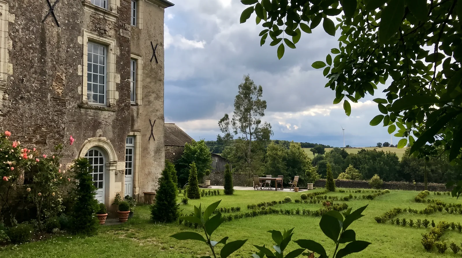 Le Manoir de Ghaisne de Freigné : une maison forte devenue presbytère